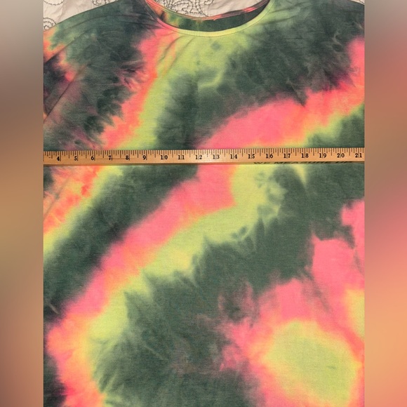 2X Tie-dyed short ruffled sleeve, terry material, EUC - Picture 5 of 7